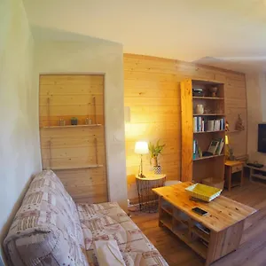 appartement-en-bord-de-lac-acces-direct-plage.hotels-rhonealpes.com/